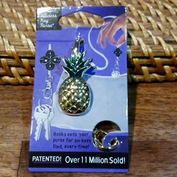 PINEAPPLE Alexx Finders Key Purse Keychain/Hook for bag, purse & MORE - Picture 1 of 3